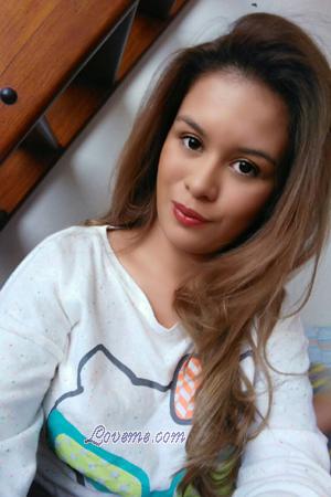 171719 - Laura Age: 31 - Colombia