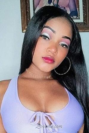 205910 - Geraldine Age: 26 - Colombia