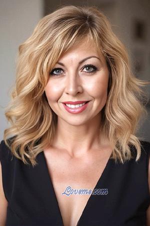 210657 - Julia Age: 53 - Norway