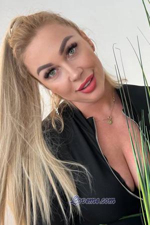 223104 - Viktoriia Age: 41 - Ukraine