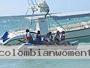 cartagena-women-boat-1104-41